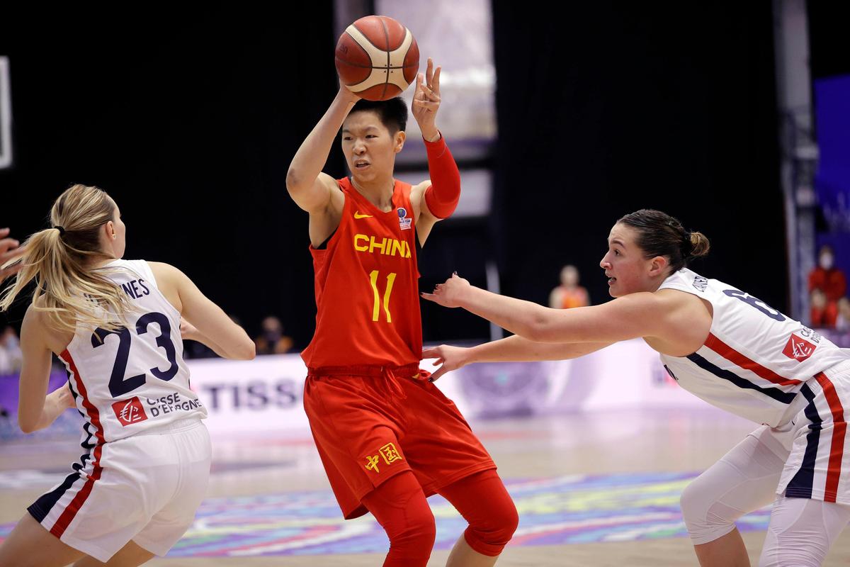 中国女篮vs法国女篮军旗