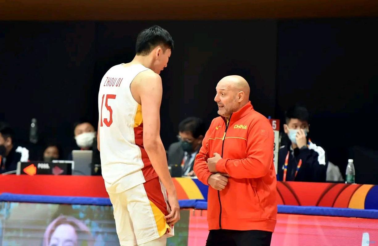 中国男篮vs佛得角拉杆