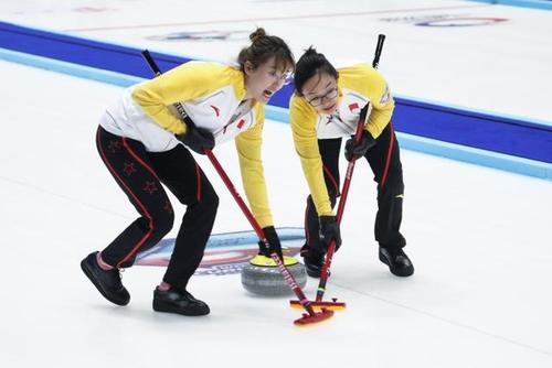 中国冰壶男队vs荷兰女子的相关图片