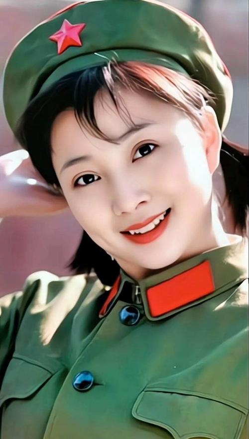 中国女星vs中国女兵的相关图片