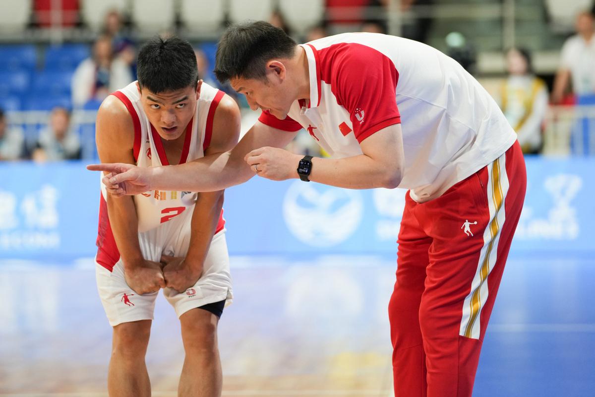 中国男篮大运会vs日本的相关图片