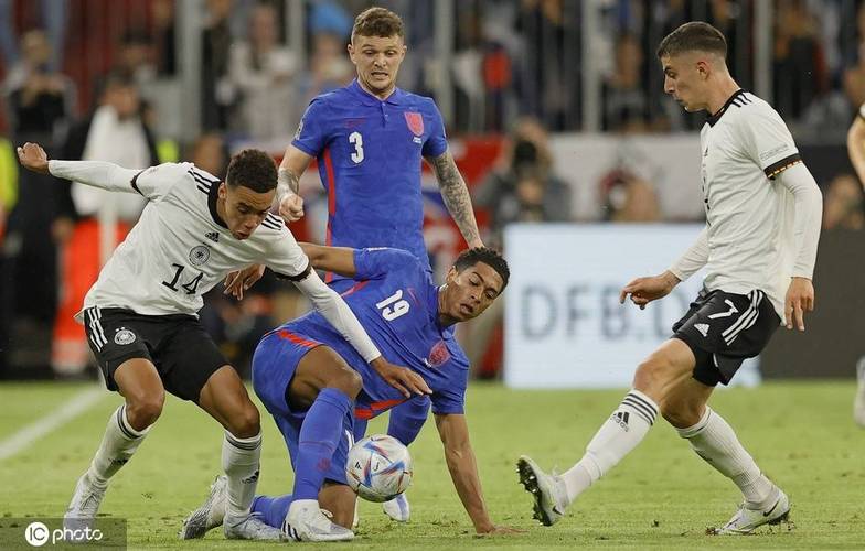 德国vs英格兰在哪踢的的相关图片