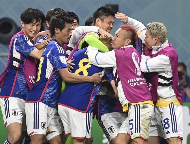 日本vs西班牙足球出界的相关图片
