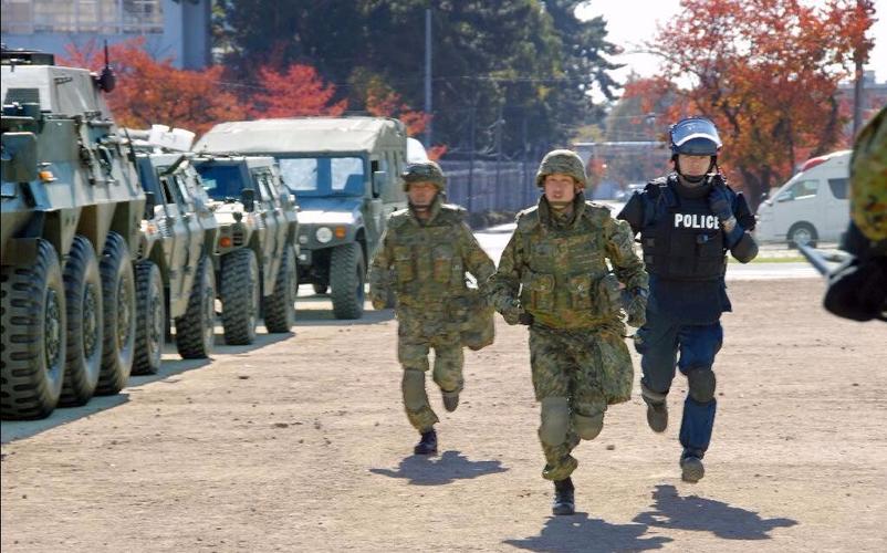 日本军人vs日本警察图片的相关图片