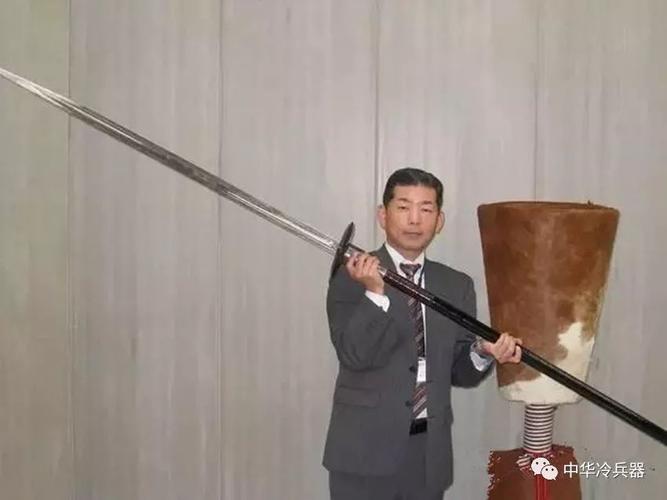 日本武士刀vs长枪视频的相关图片