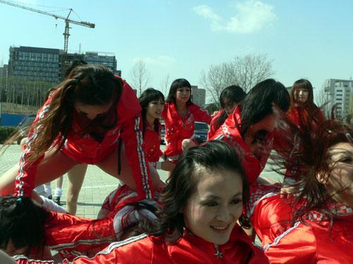 美国热舞vs中国的相关图片