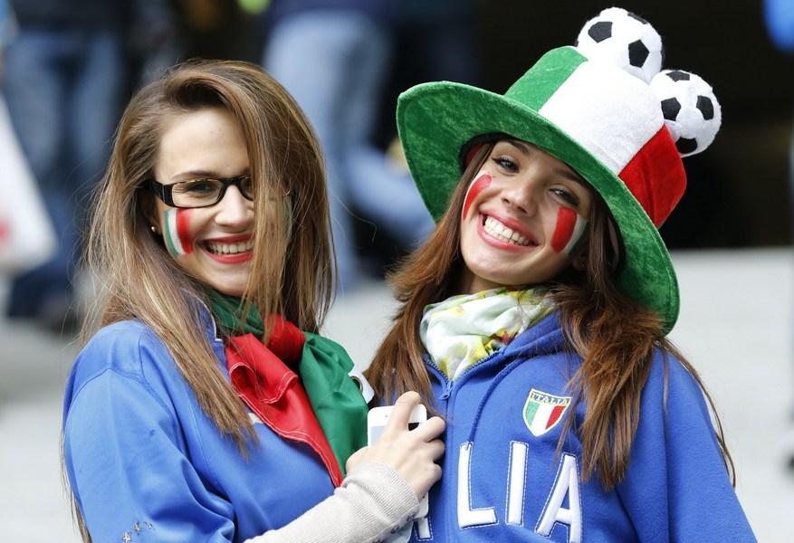 英格兰vs意大利女球迷的相关图片