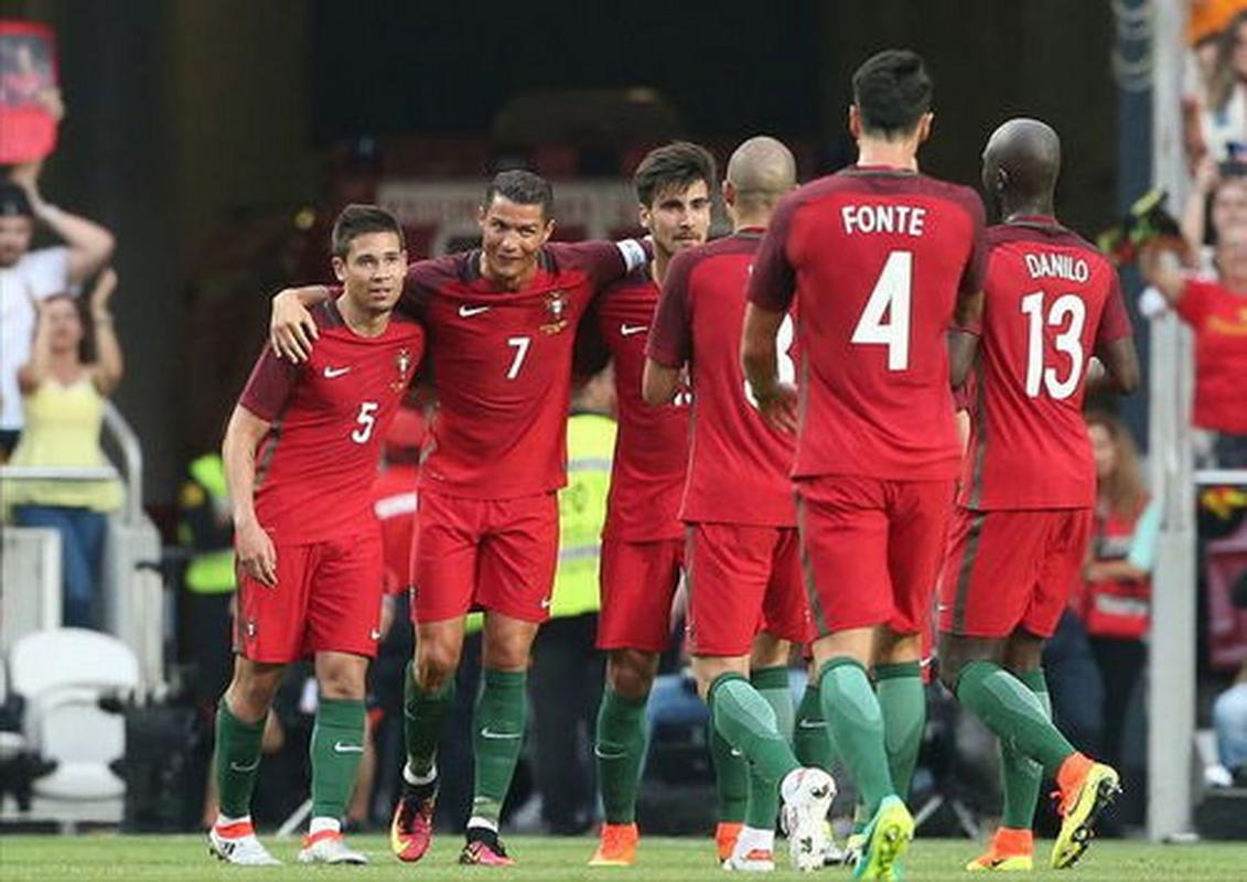 葡萄牙vs冰岛现场的相关图片