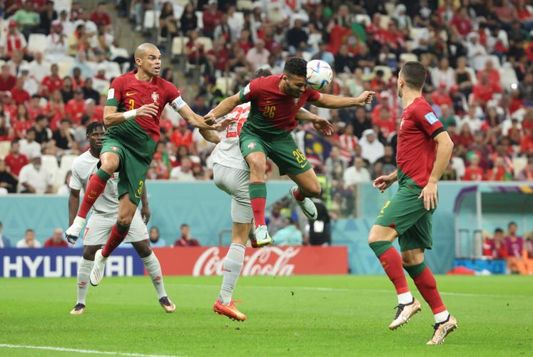 葡萄牙vs瑞士评球的相关图片